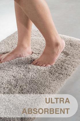 Fluffy bath shop mat