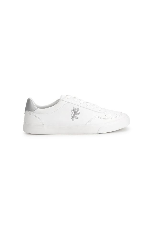 Red tape sale sneakers white