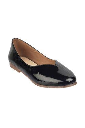 Black flats best sale near me