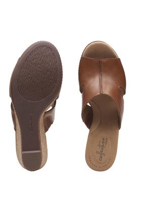 Clarks tan outlet wedges