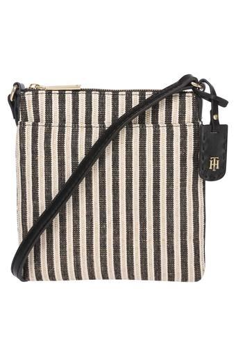 tommy hilfiger bags shoppers stop