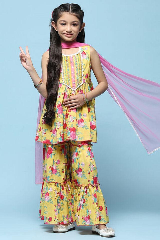 Online Shopping India Shop for clothes shoes Bags watches Shoppersstop