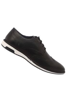 branded casual shoes below 1500
