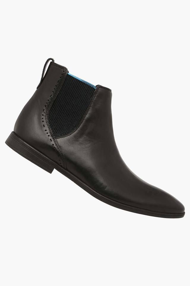 black boots clarks