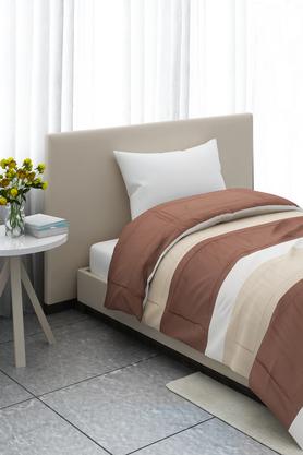 Buy Quilts Bed Comforters Online Shoppers Stop