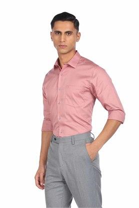 peach shirt grey pants