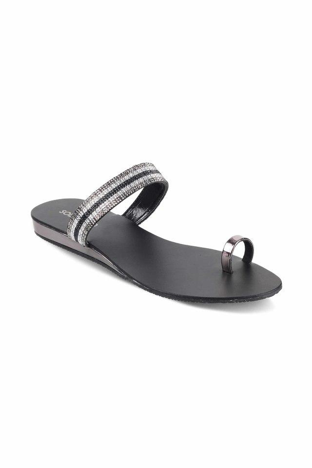 black flat sandals