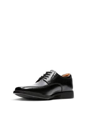 Clarks tilden hotsell walk black