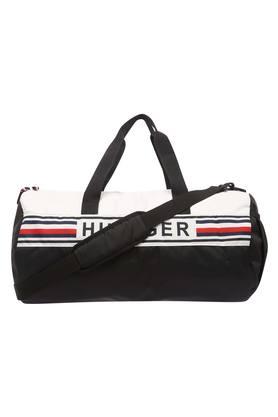 Tommy hilfiger duffle bag best sale with wheels