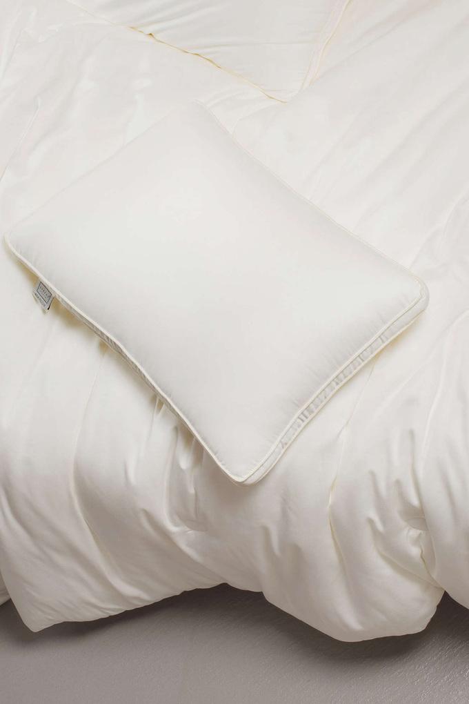 Calvin klein simple top gusset pillow