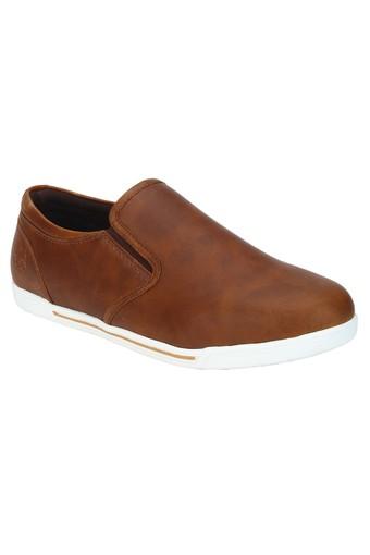 bond street by red tape casual shoes