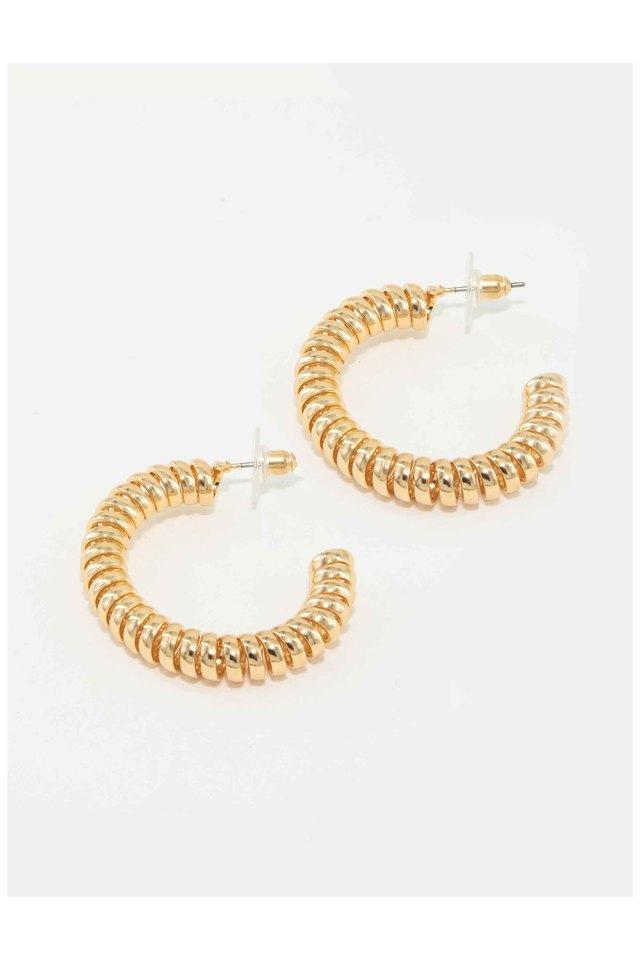 Gold Earrings For Women डेली यूज वाले ये गोल्ड इयररिंग आपको देंगे यूनिक और  मॉडर्न लुक यहां देखें लिस्ट - Gold Earrings For Women: डेली यूज वाले ये  गोल्ड इयररिंग ...