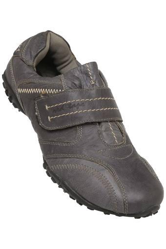 red tape black casual shoes