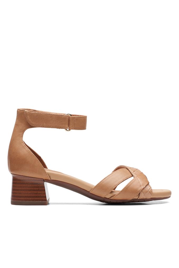 Tan clarks deals sandals