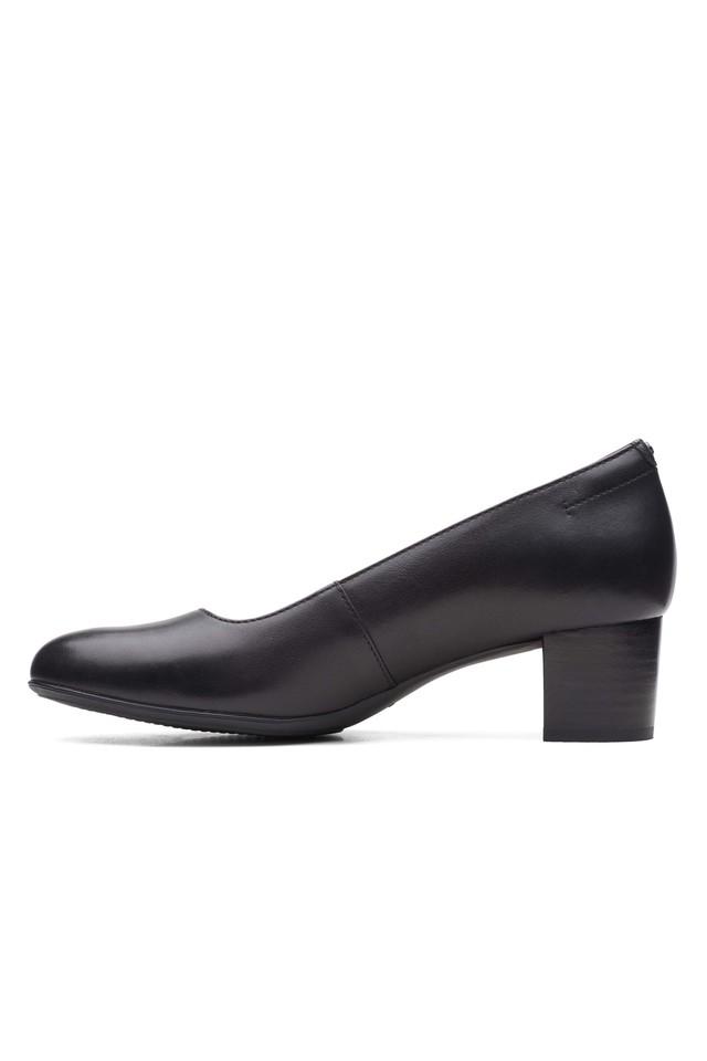 Clarks black outlet pump