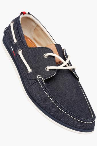tommy hilfiger canvas boat shoes