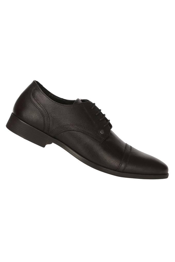 Red tape formal hot sale shoes in black colour