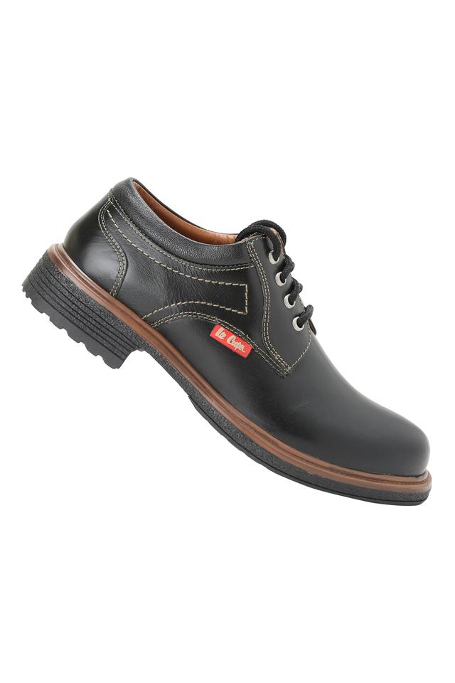 Shoppers stop deals lee cooper shoes