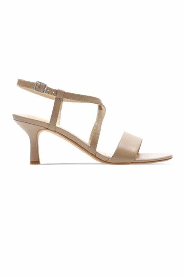 Clarks beige 2024 sandals