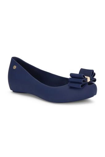 navy ballerinas